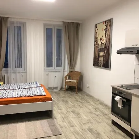 Apartmans For 2 Or 6 Peoples 12 Min By Walk From The Center * Brno