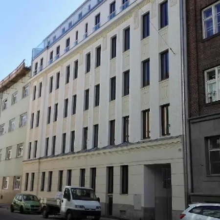 Apartmans For 2 Or 6 Peoples 12 Min By Walk From The Center * Brno